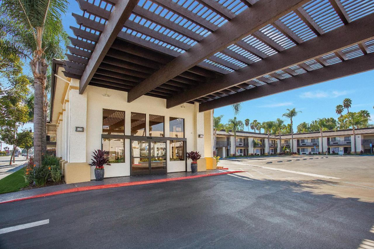 Stanford Inn & Suites Anaheim Esterno foto