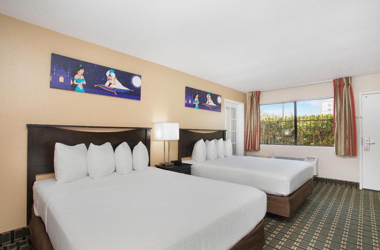 Stanford Inn & Suites Anaheim Esterno foto