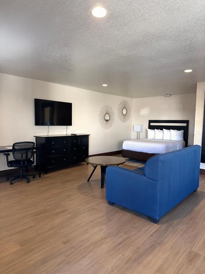 Stanford Inn & Suites Anaheim Esterno foto