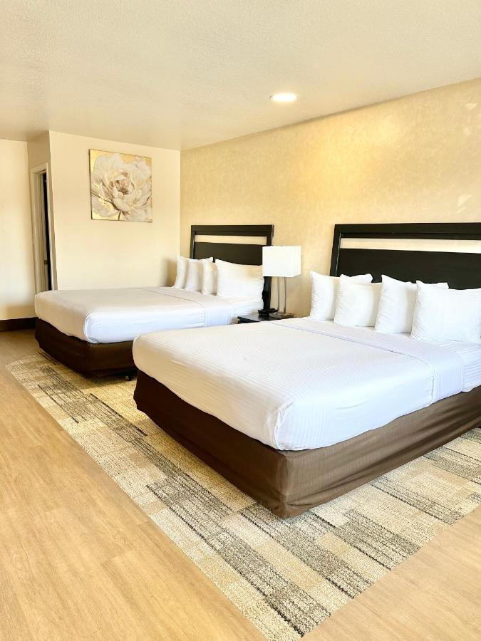 Stanford Inn & Suites Anaheim Esterno foto