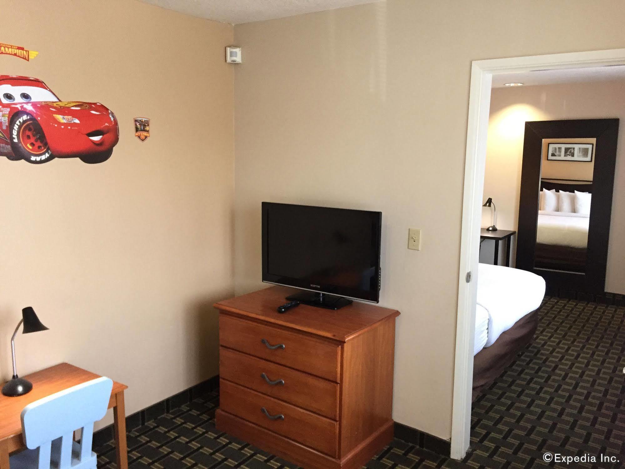 Stanford Inn & Suites Anaheim Esterno foto