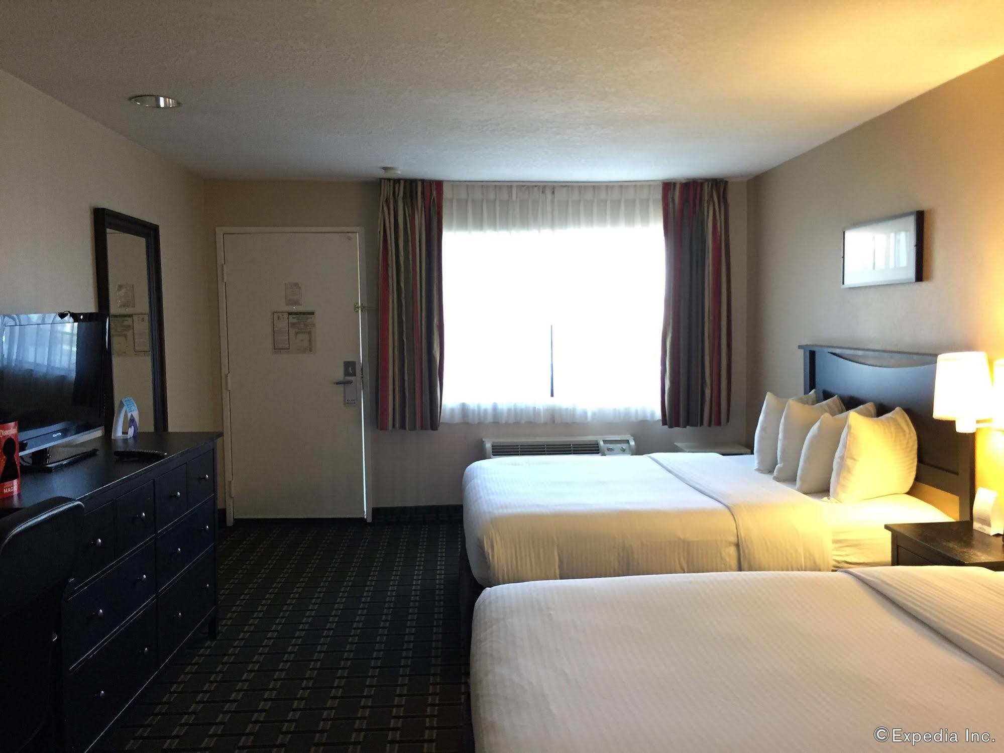 Stanford Inn & Suites Anaheim Esterno foto