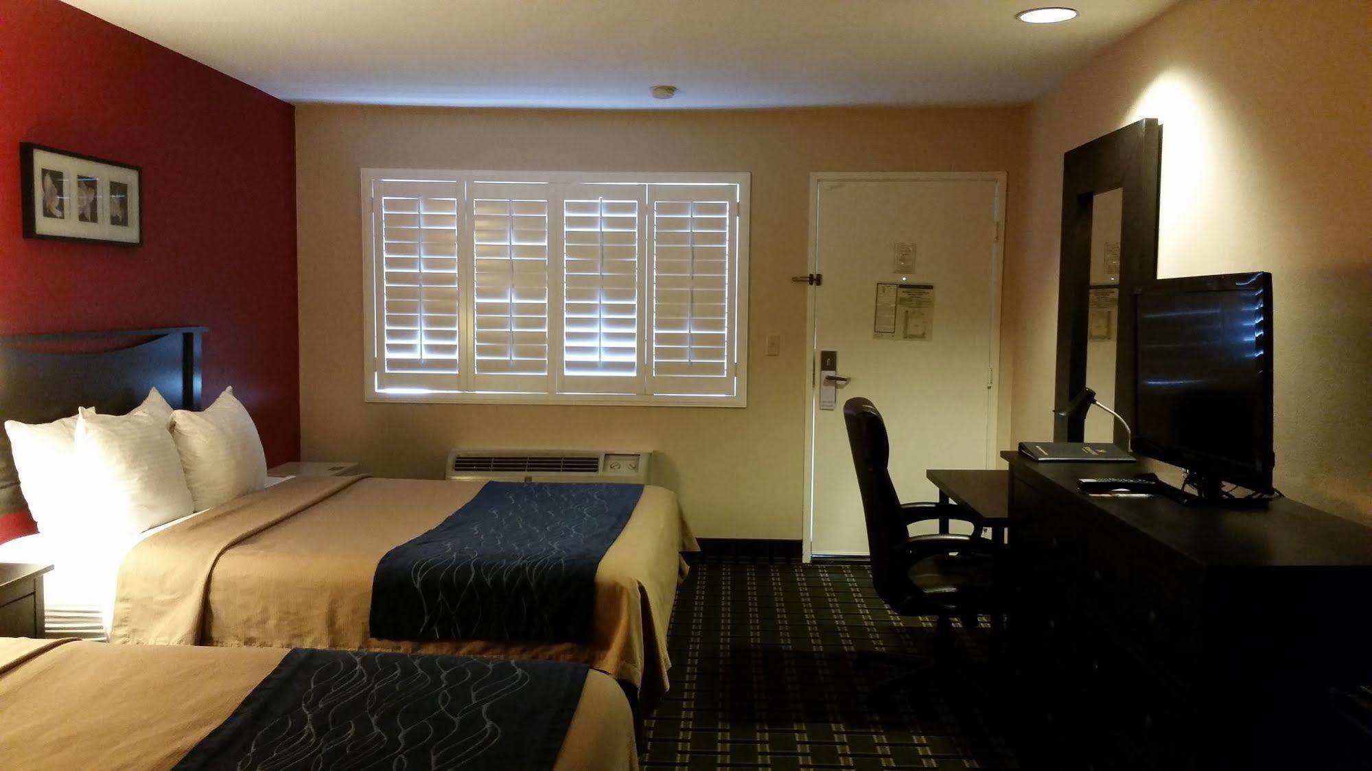 Stanford Inn & Suites Anaheim Esterno foto