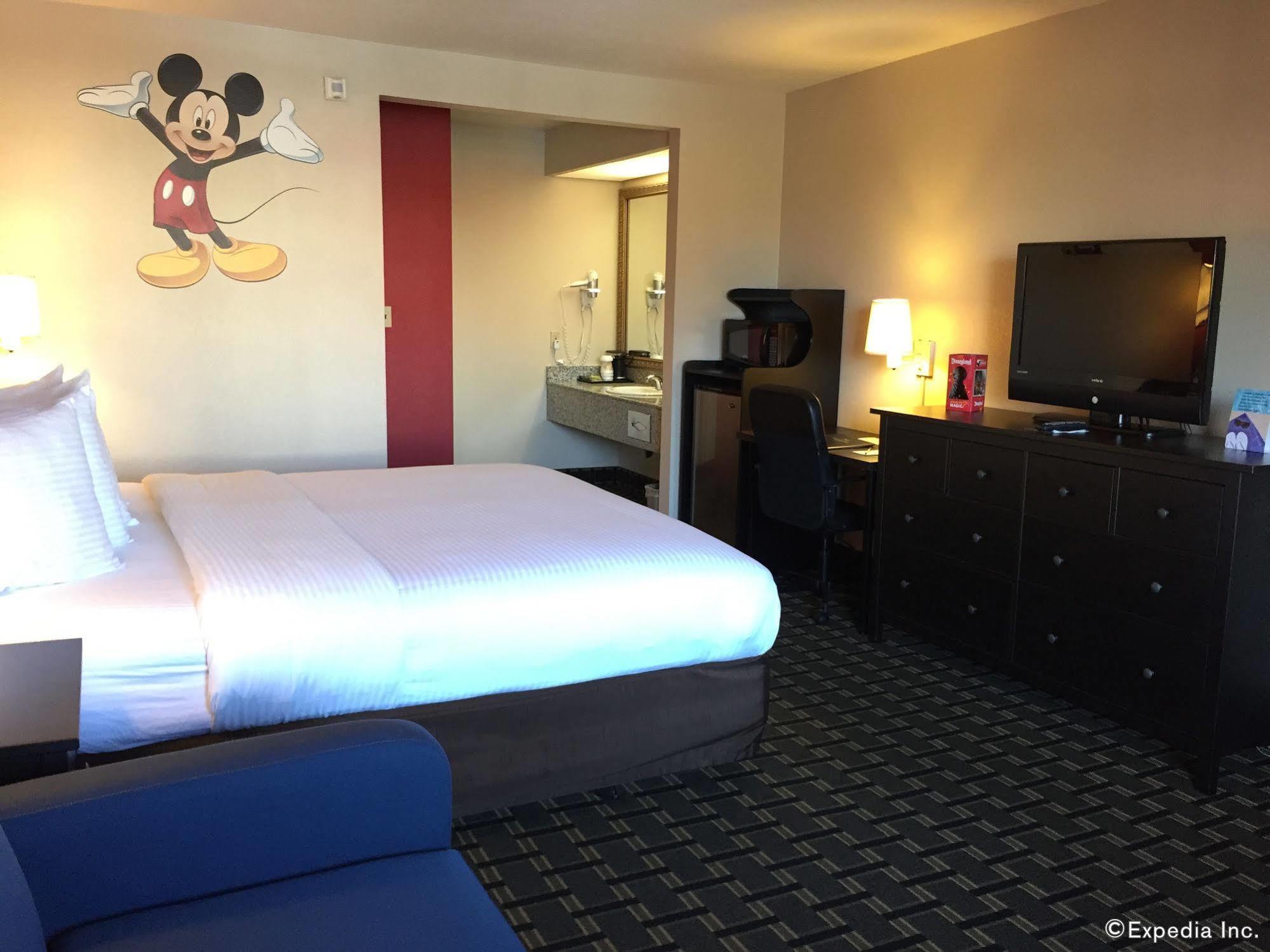 Stanford Inn & Suites Anaheim Esterno foto