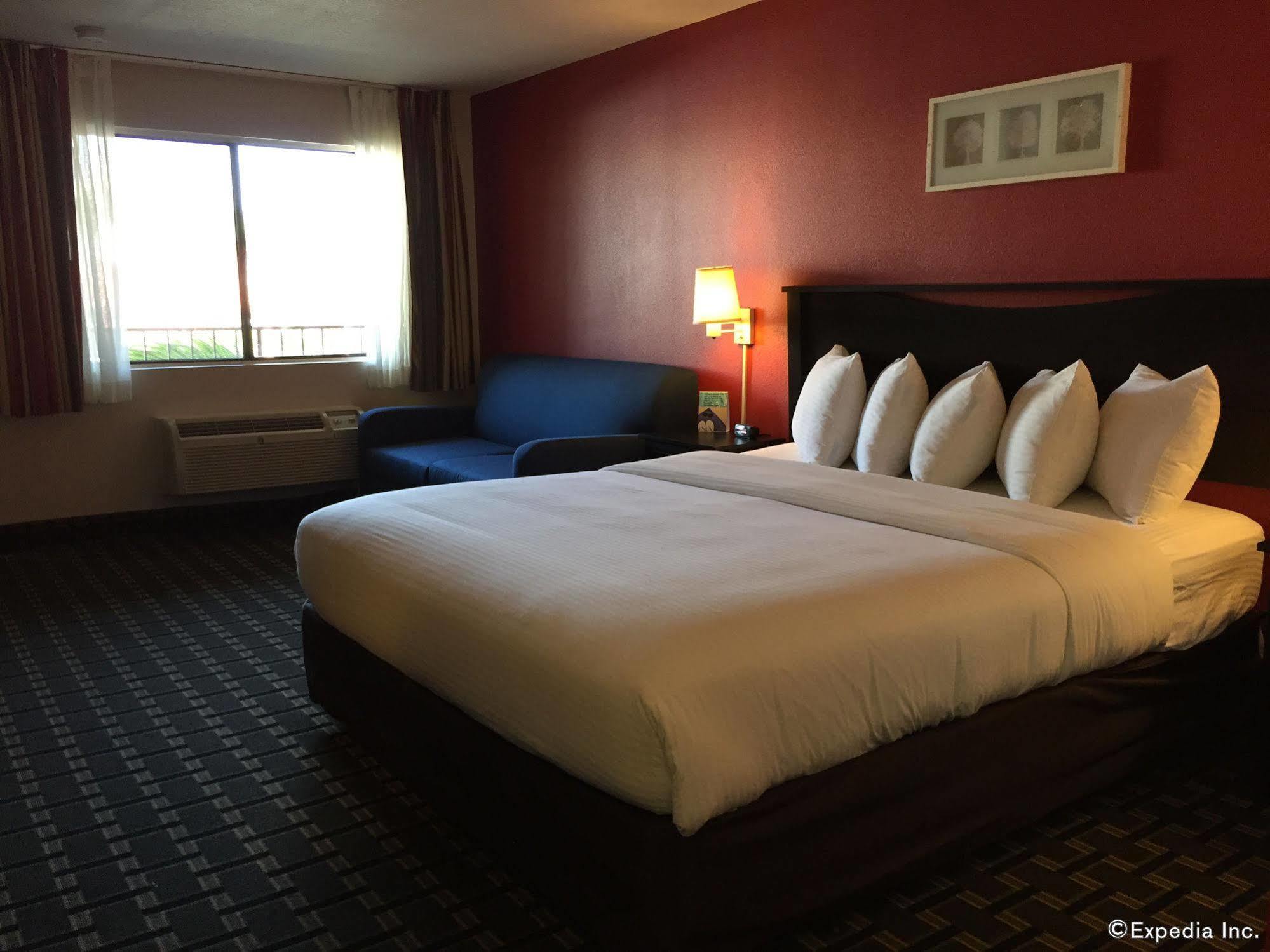 Stanford Inn & Suites Anaheim Esterno foto